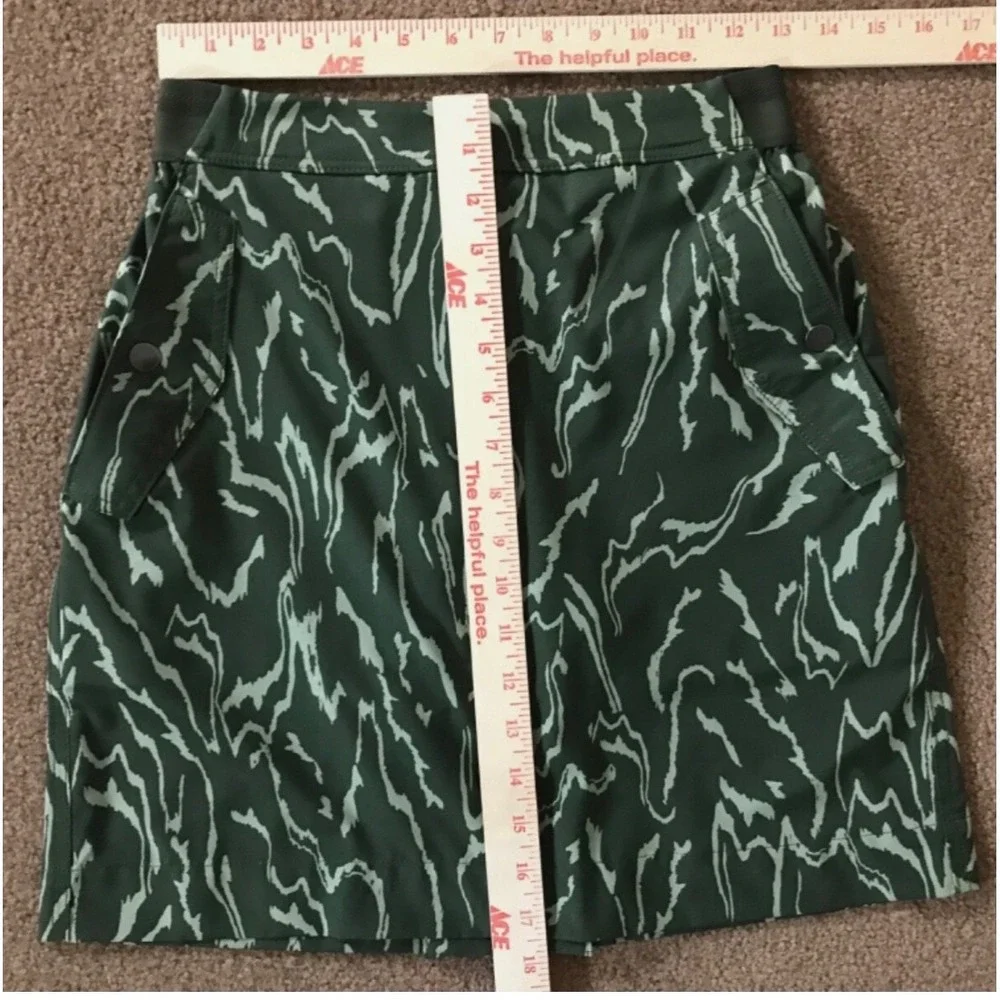 Athleta Vienna Cargo Skort Green Tiger Stripe Camo Hiking‎ Mini Skirt Womens 2